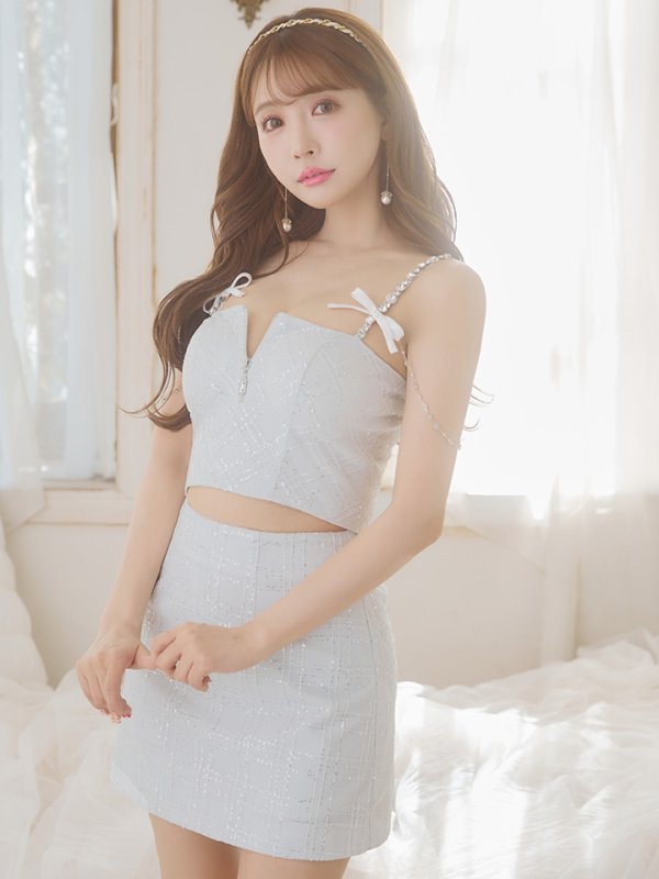 ホワイト:モデル:三上悠亜 身長:159cm 着用サイズ:Sサイズ