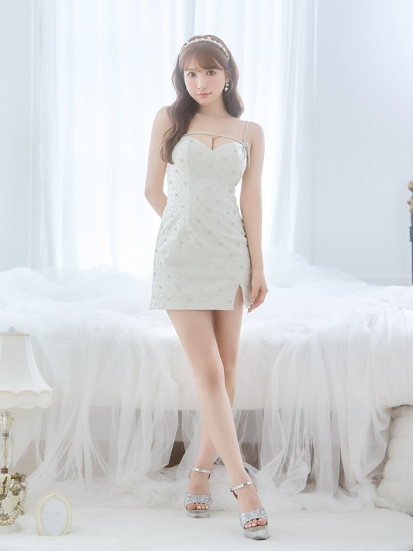 アイボリー モデル:三上悠亜 身長:159cm 着用サイズ:Sサイズ