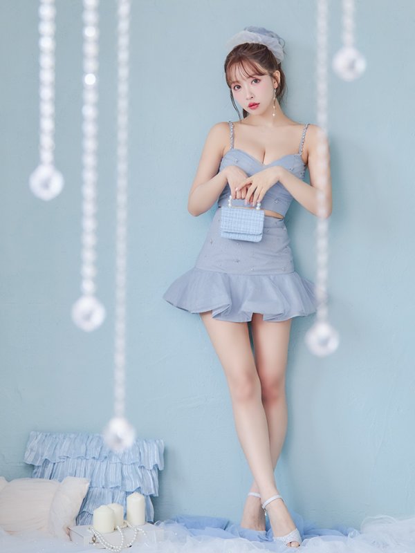 ブルー モデル:三上悠亜 身長:159cm 着用サイズ:Sサイズ