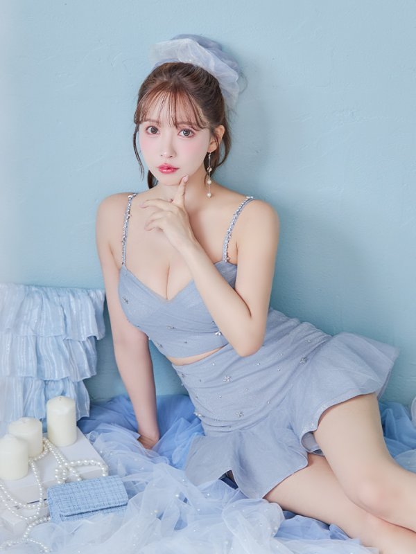 ブルー モデル:三上悠亜 身長:159cm 着用サイズ:Sサイズ