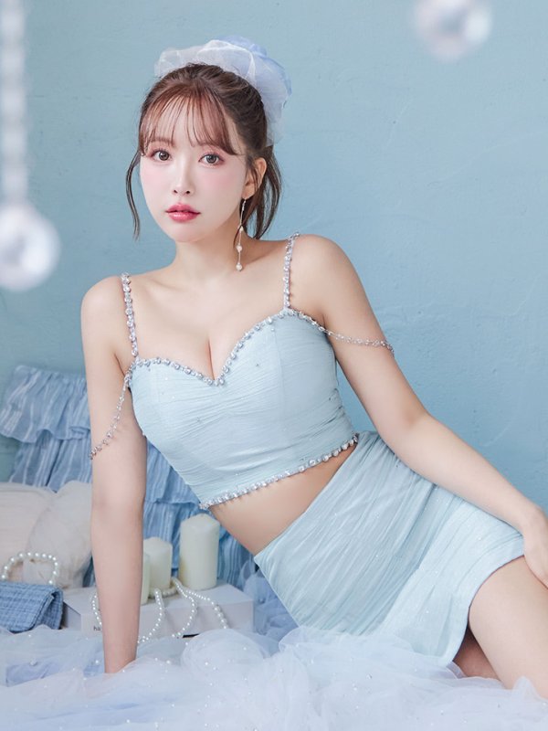 ブルー モデル:三上悠亜 身長:159cm 着用サイズ:Sサイズ