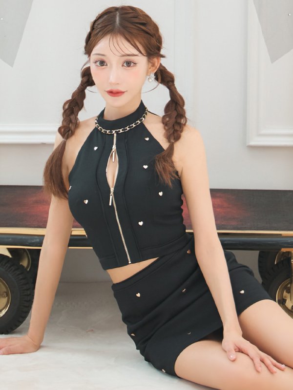 ブラック モデル：明日花キララ　身長：162cm 着用サイズ：Sサイズ