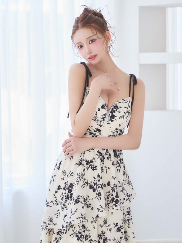 ブラック　モデル：明日花キララ　身長：162cm　着用サイズ：Sサイズ