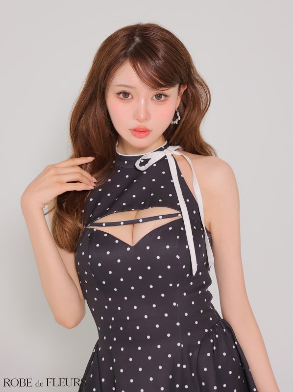 ブラック　モデル：いおり　身長：161cm　着用サイズ：Sサイズ