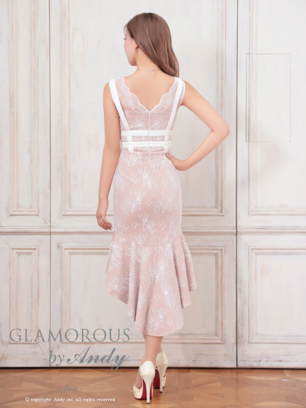 ホワイト×ベージュ　モデル：じゅり　着用サイズ：Sサイズ