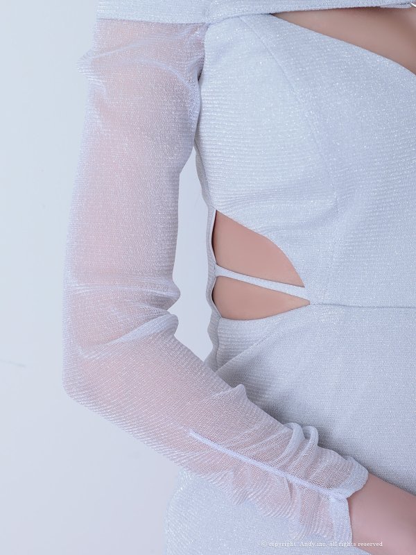 ホワイト モデル：七瀬みほ　身長：162cm　着用サイズ：Sサイズ