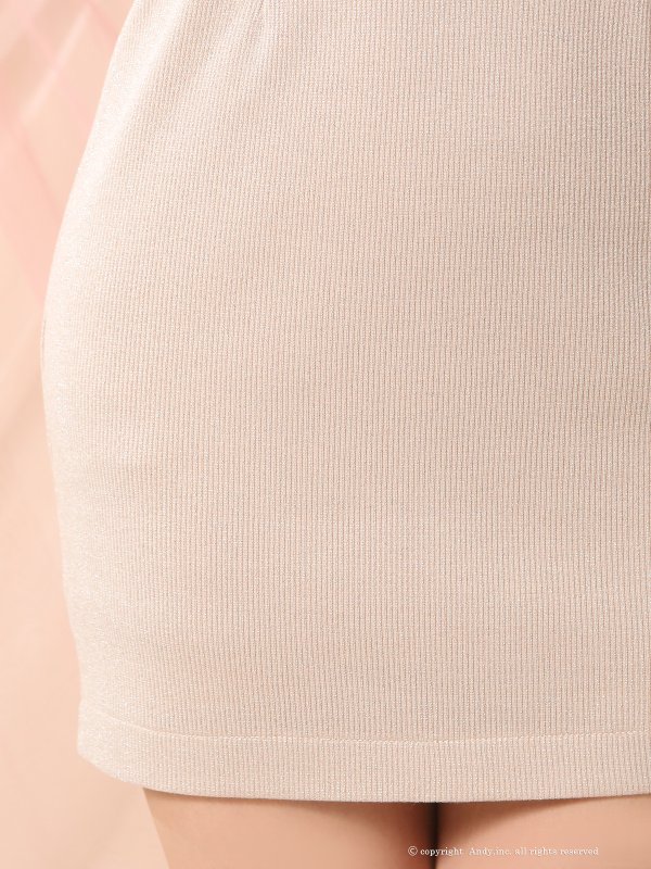 ベージュ モデル：ゆゆ　着用サイズ：Sサイズ