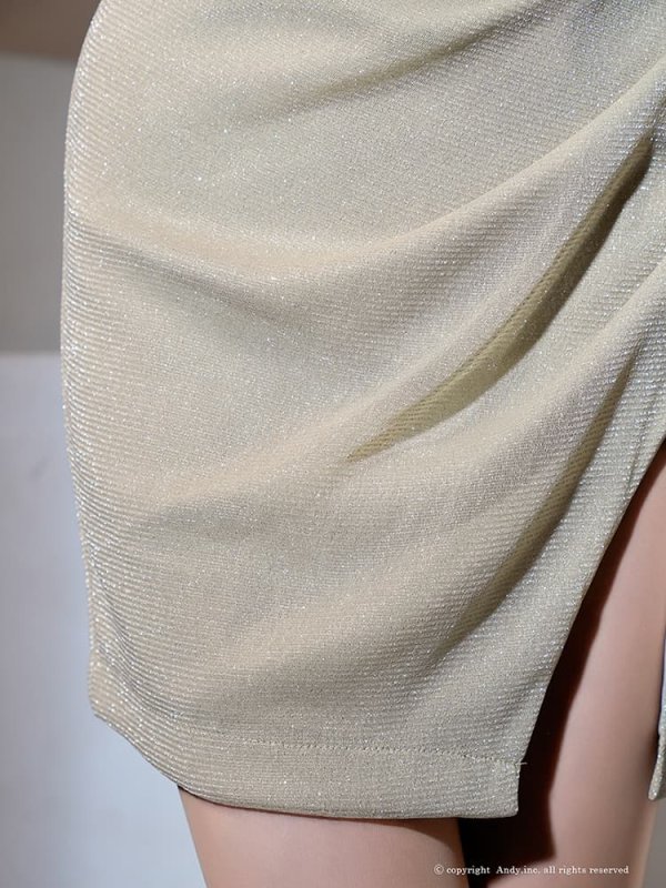シャンパンゴールド モデル：りさ　身長：164cm　着用サイズ：Sサイズ