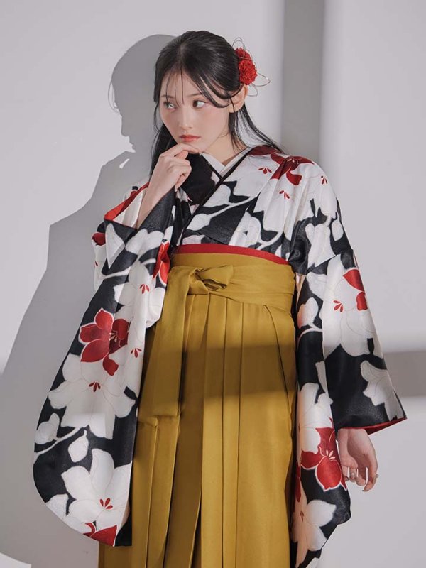 画像5: 【予約商品/1月中旬発送予定】白×赤百合 ブラック二尺袖着物【卒業袴３点セット 二尺袖着物/帯/袴】