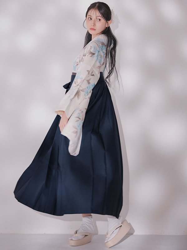 画像8: 【予約商品/1月中旬発送予定】ブルー芍薬 ホワイト二尺袖着物【卒業袴３点セット 二尺袖着物/帯/袴】