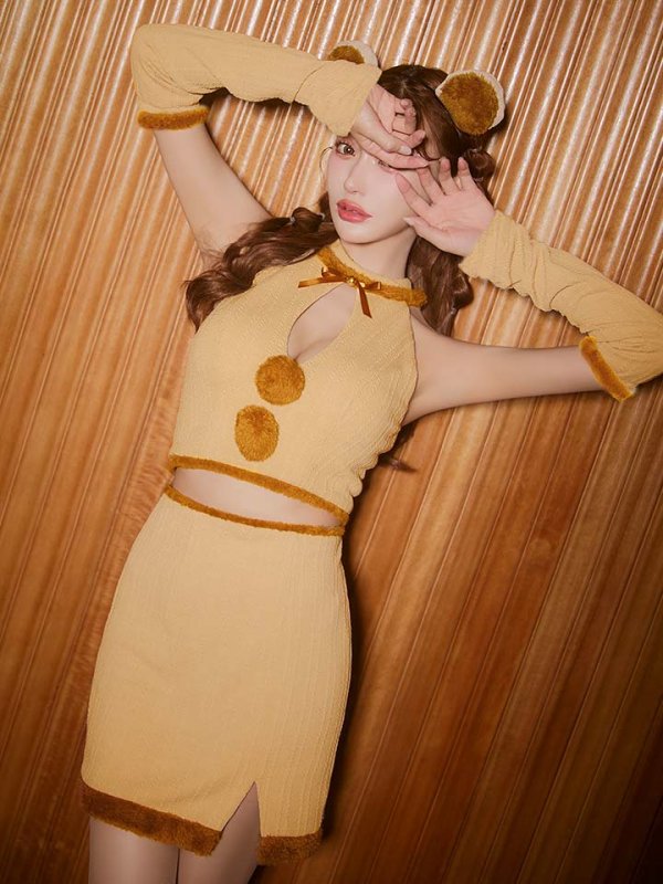 ベージュ　モデル：明日花キララ　身長162cm　着用サイズ：Sサイズ