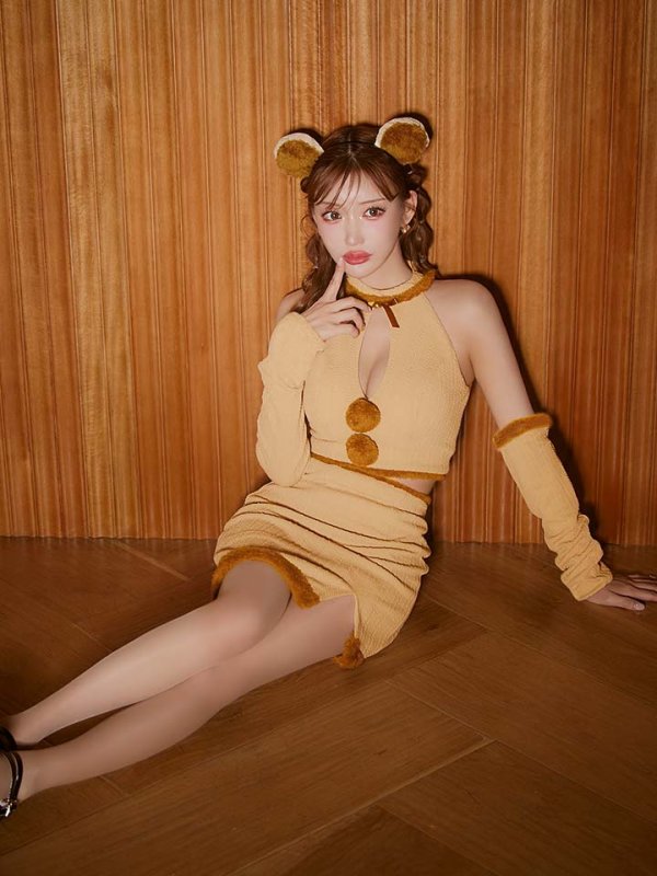 ベージュ　モデル：明日花キララ　身長162cm　着用サイズ：Sサイズ