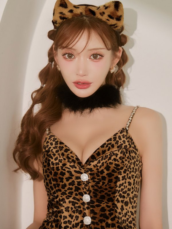 ブラウン　モデル：明日花キララ　身長162cm　着用サイズ：Sサイズ