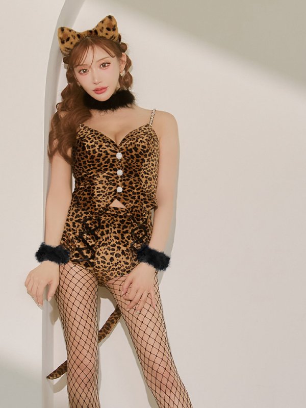 ブラウン　モデル：明日花キララ　身長162cm　着用サイズ：Sサイズ