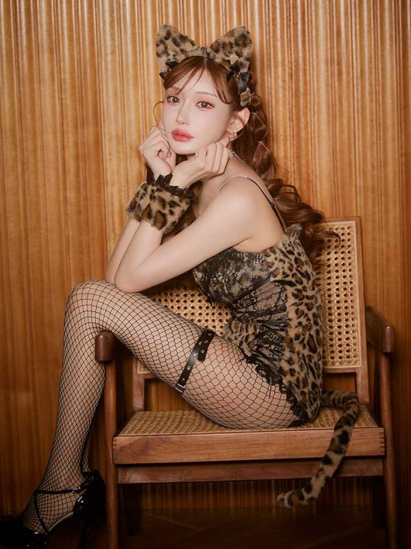 モデル:明日花キララ　身長:162cm　着用サイズ:Sサイズ