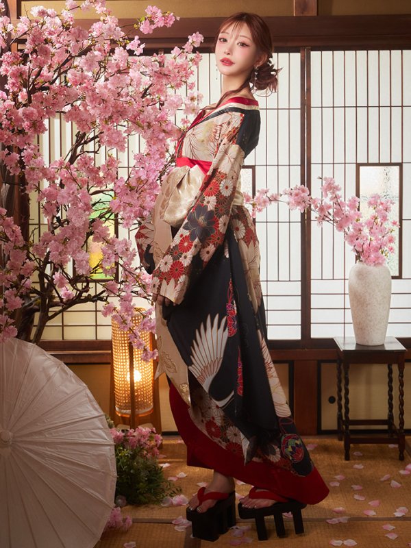 モデル：明日花キララ　身長：162cm　着用サイズ：Sサイズ