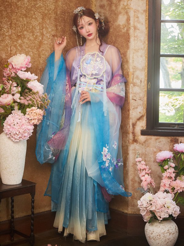 モデル：明日花キララ　身長：162cm　着用サイズ：Sサイズ