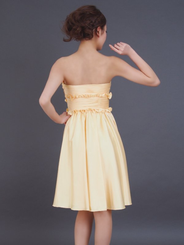 イエロー モデル：着用サイズ：7号(Sサイズ)