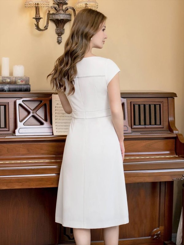 ホワイト モデル:Aoli 身長:162cm 着用サイズ:7号(Sサイズ)