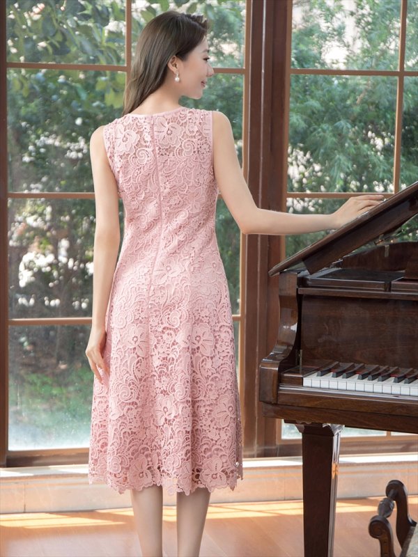 ピンク モデル:Qiqi 身長:160cm 着用サイズ:7号(Sサイズ)