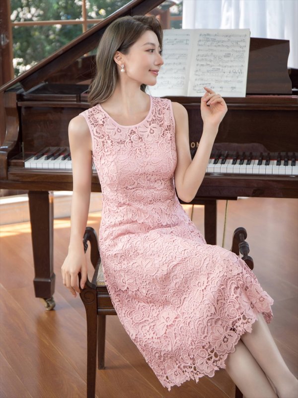 ピンク モデル:Qiqi 身長:160cm 着用サイズ:7号(Sサイズ)