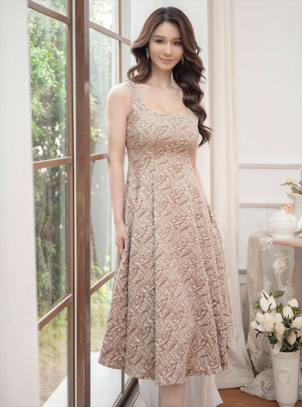 ベージュ モデル：Aoli　身長：162cm 着用サイズ：7号(Sサイズ)