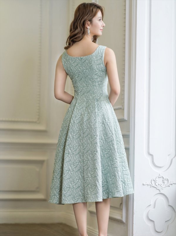 グリーン モデル：Aoli　身長：162cm 着用サイズ：7号(Sサイズ)