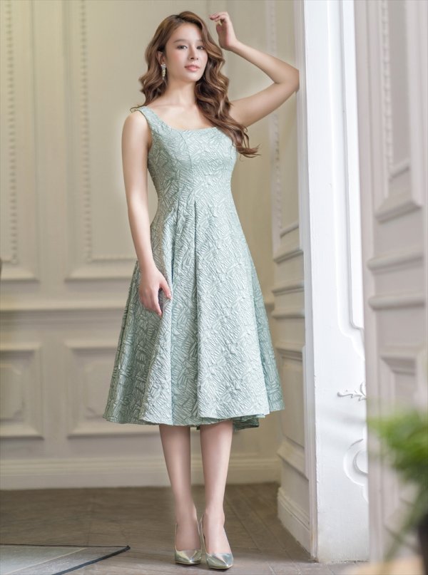 グリーン モデル：Aoli　身長：162cm 着用サイズ：7号(Sサイズ)