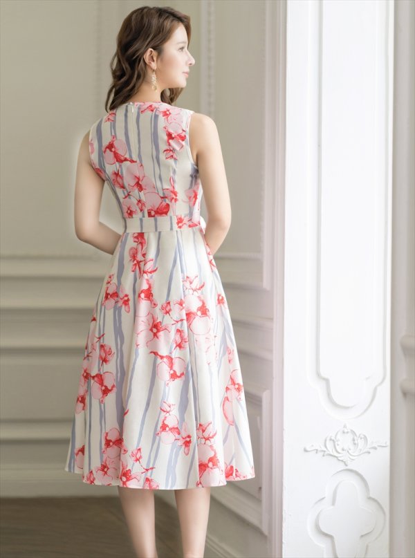 ピンク モデル:Aoli 身長:162cm 着用サイズ:7号(Sサイズ)