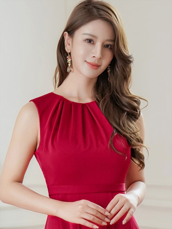 ワインレッド　モデル：Aoli　身長：162cm：7号(Sサイズ)