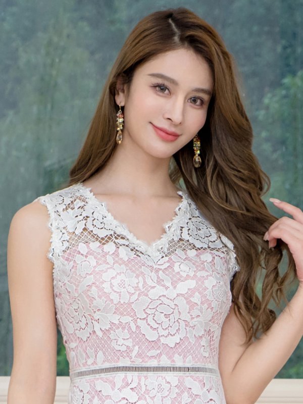 ピンクxホワイト モデル：Aoli　身長：162cm 着用サイズ：7号(Sサイズ)