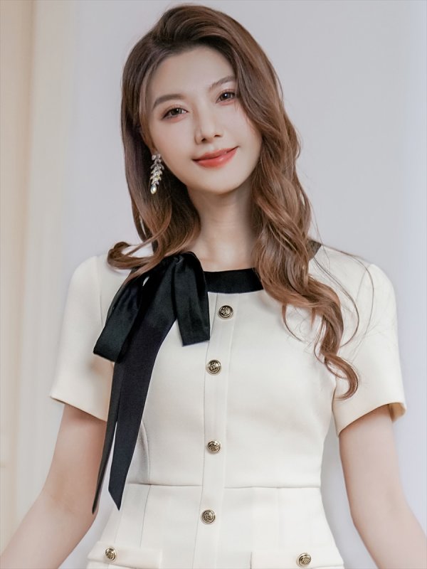 アイボリー モデル:Qiqi 身長:160cm 着用サイズ:7号(Sサイズ)