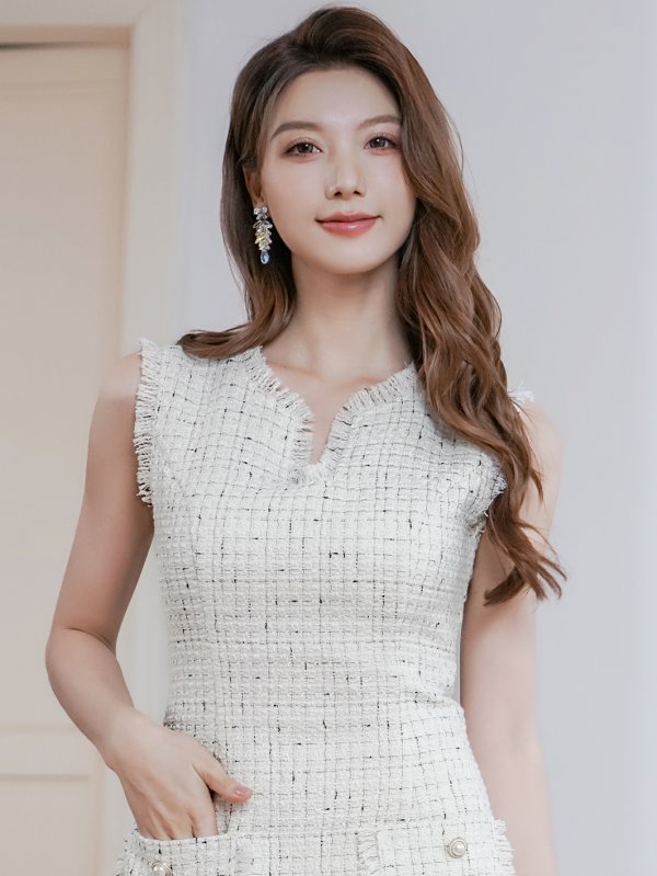 ホワイト モデル:Qiqi 身長:160cm 着用サイズ:7号(Sサイズ)