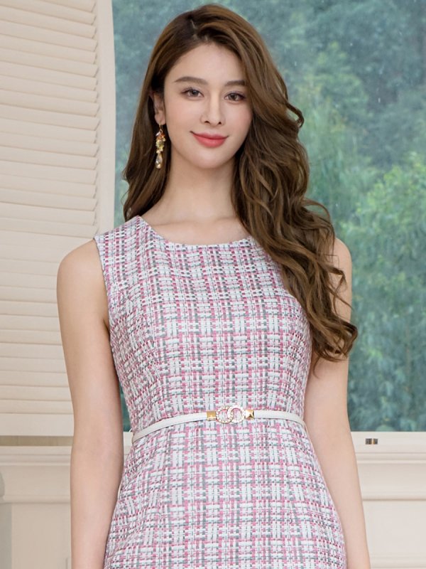 ホワイトxピンク モデル：Aoli　身長：162cm 着用サイズ：7号(Sサイズ)