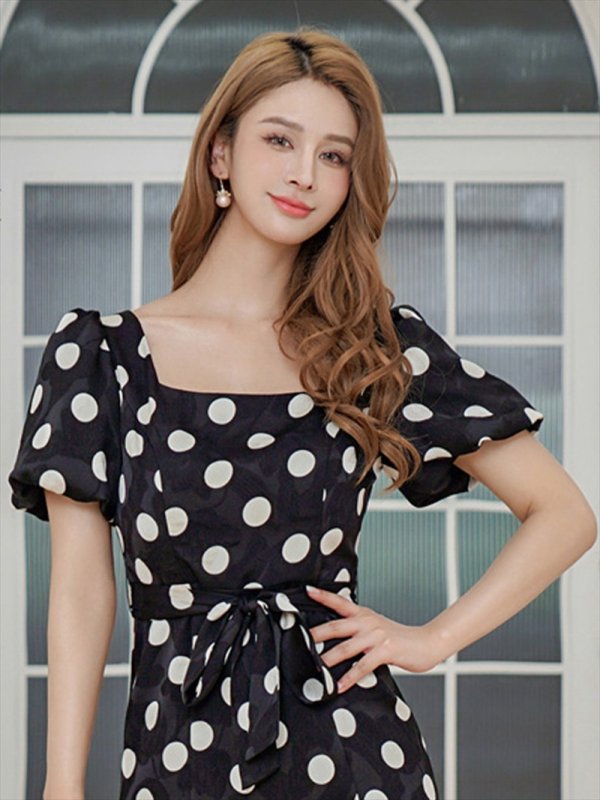 ブラックｘアイボリー　モデル：Aoli　身長：162cm　着用サイズ：7号(Sサイズ)