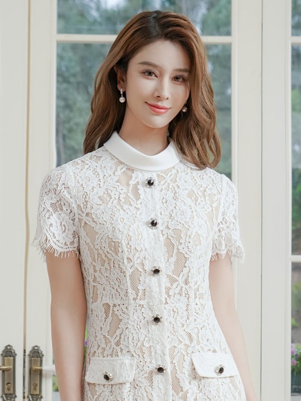 ホワイト　モデル：Aoli　身長：162cm　着用サイズ：7号(Sサイズ)