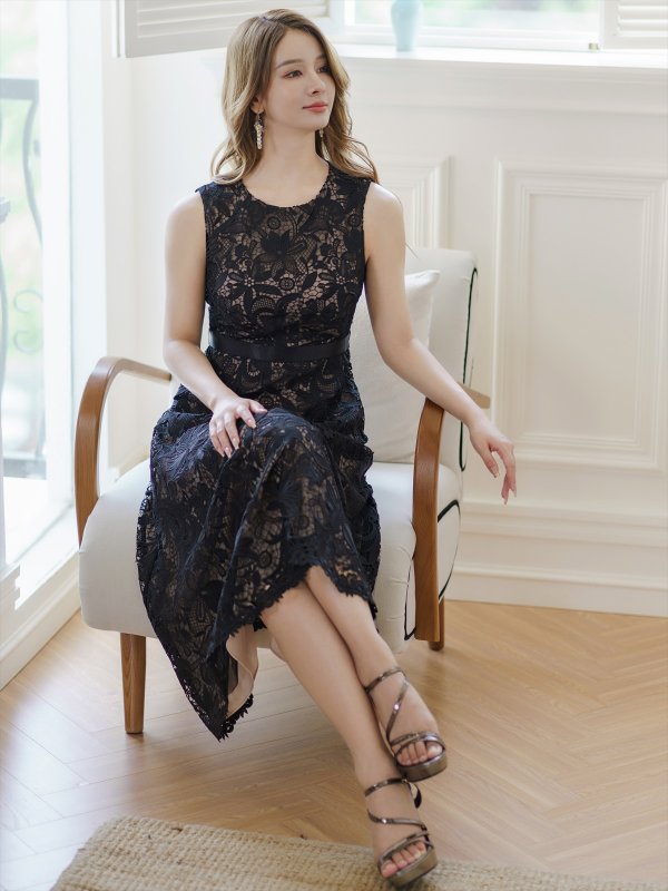 ブラック モデル:Aoli 身長:162cm 着用サイズ:7号(Sサイズ)