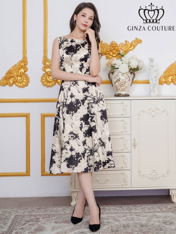 ホワイトxブラック モデル：Didi　身長：166cm　着用サイズ：7号(Sサイズ)着用