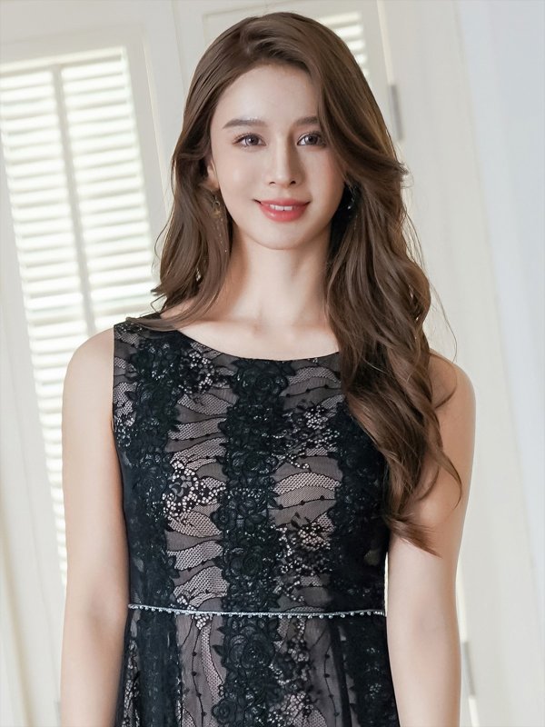 ブラック モデル:Aoli 身長:162cm 着用サイズ:7号(Sサイズ)