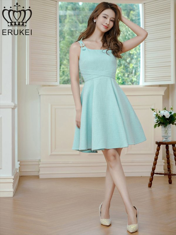 グリーン　モデル：Aoli　身長：162cm　着用サイズ：7号(Sサイズ)着用