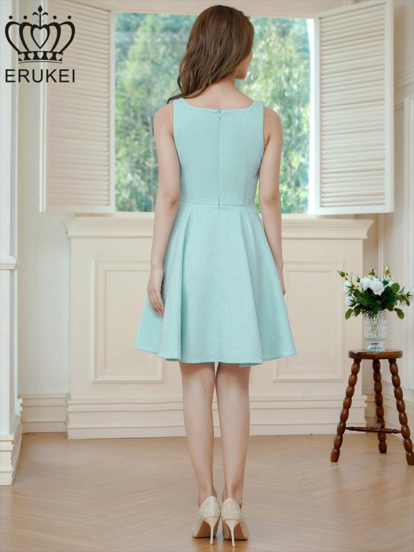 グリーン　モデル：Aoli　身長：162cm　着用サイズ：7号(Sサイズ)着用