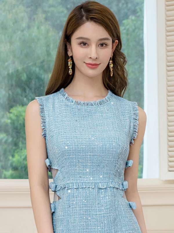 ブルー モデル：Aoli　身長：162cm　着用サイズ：7号(Sサイズ)着用