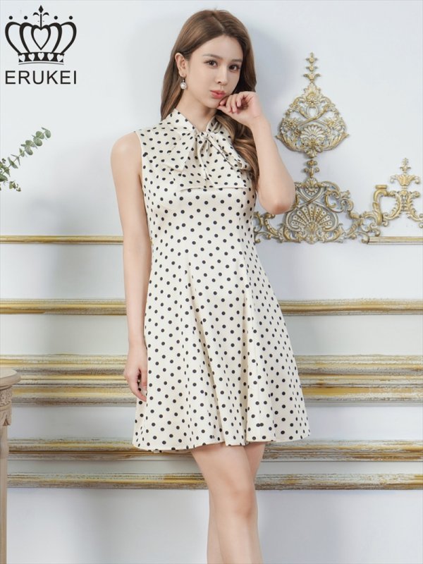 アイボリーxブラック モデル：Aoli　身長：162cm 着用サイズ：7号(Sサイズ)