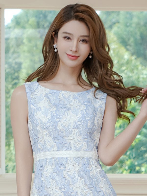 ブルーxホワイトモデル:Aoli 身長:162cm 着用サイズ:7号(Sサイズ)着用