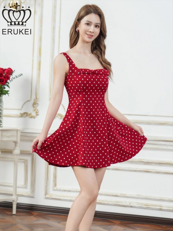 レッドxホワイト モデル：Aoli　身長：162cm 着用サイズ：7号(Sサイズ)