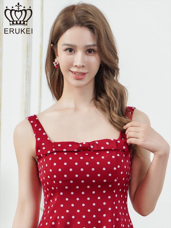 レッドxホワイト モデル：Aoli　身長：162cm 着用サイズ：7号(Sサイズ)