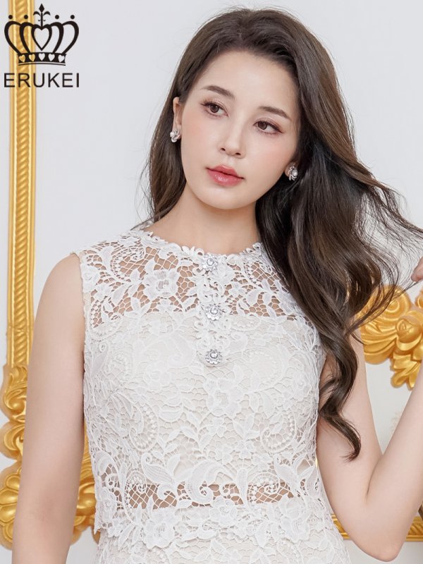 ホワイト　モデル：Didi　身長：166cm　着用サイズ：7号(Sサイズ)