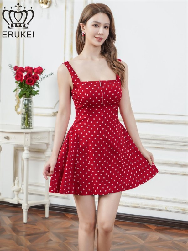 レッドxホワイト　モデル：Aoli　身長：162cm　着用サイズ：7号(Sサイズ)着用