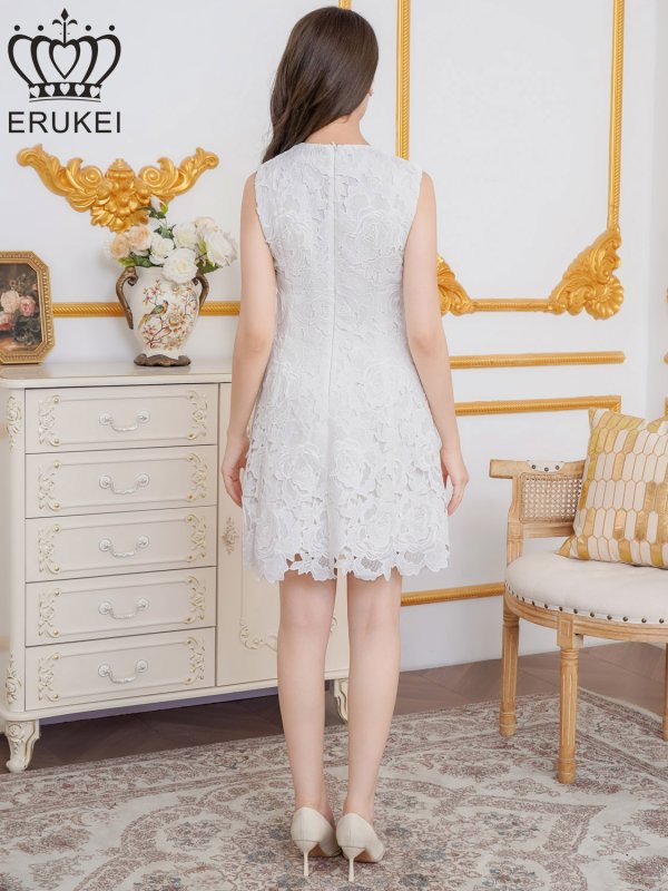 ホワイト　モデル：Didi　身長：166cm　着用サイズ：7号(Sサイズ)