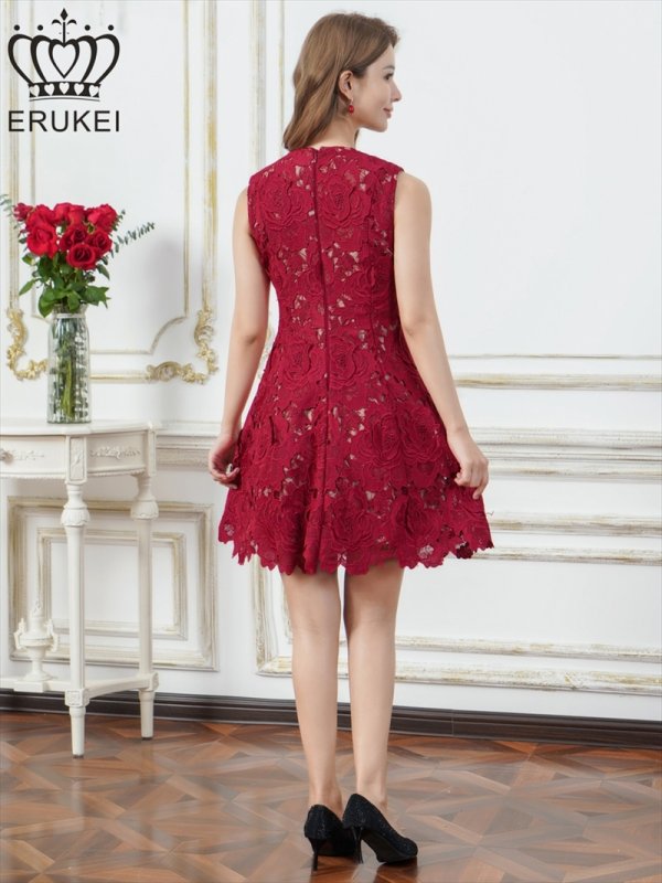 ワインレッド　モデル：Aoli　身長：162cm 着用サイズ：7号(Sサイズ)